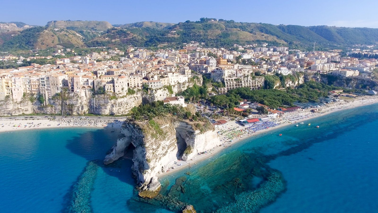 Spettacolare vista dall'alto della spiaggia di Tropea, Calabria ,Italia